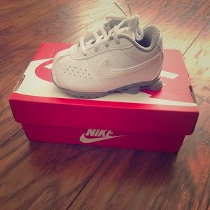 Nike - NWT children’s size 4C white Nike Shox